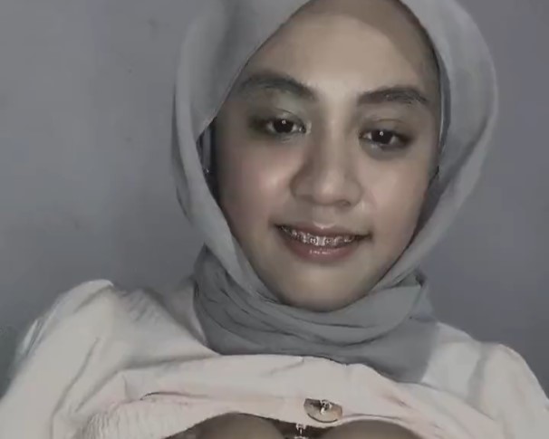 Hijab Sange Abu Abu Pamer Toket Gede